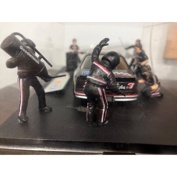 Dale Earnhardt "The Intimidator" Goodwrench NASCAR Diecast Car Pit Crew In Case - Picture 3 of 8